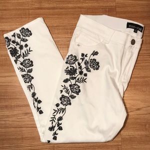 Mac & Me embroidery stretch slim straight NWOT